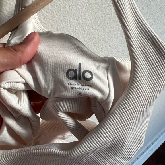 Alo Yoga Slit Bra Cream S - Picture 3 of 3